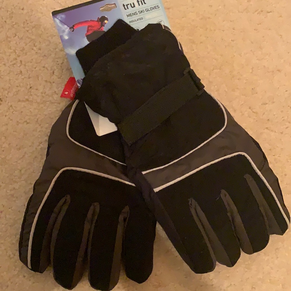I no longer ski but these are unused great ski gloves